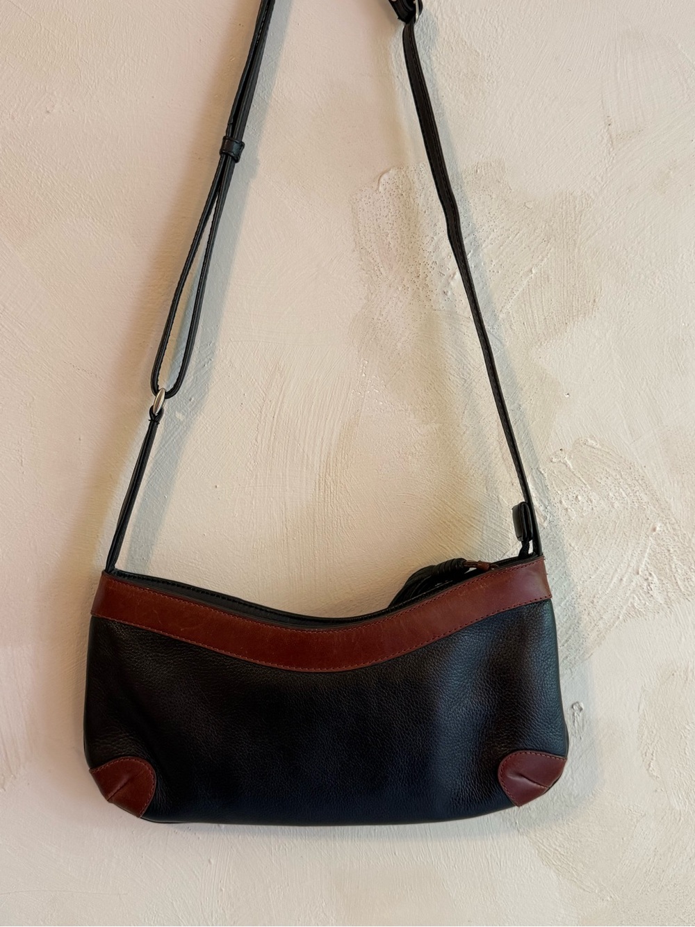 Derek Alexander | Black Leather | Crossbody Bag Burgundy Trim | Tassel Zip
